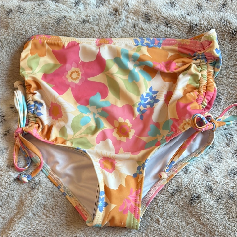 NWOT. Billabong Kids Floral Bikini Bottom. Cinch sides!
